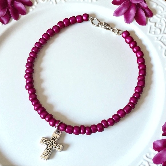 5 For $25💫Fuchsia Beads With a Silver Cross Charm Bracelet - Picture 1 of 3